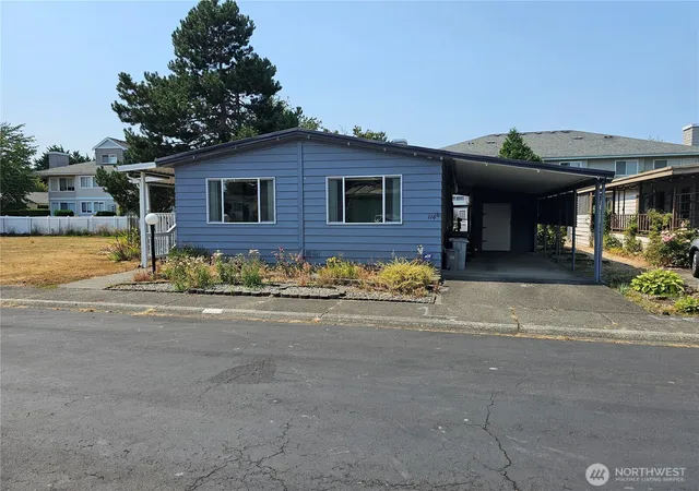 Photo 3 of Manufactured home for sale at 11436 SE 208th Street, Kent, WA 98031 | MLS# NWM2569812 | Listing updated on 2026-10-01