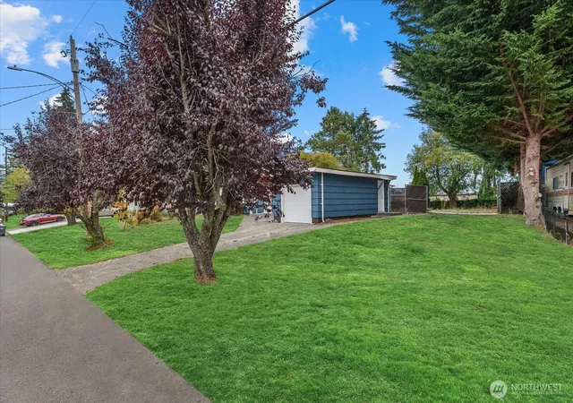 Photo 3 of Single family home for sale at 31344 13th Avenue S, Federal Way, WA 98003 | MLS# NWM2569814 | Listing updated on 2026-09-23