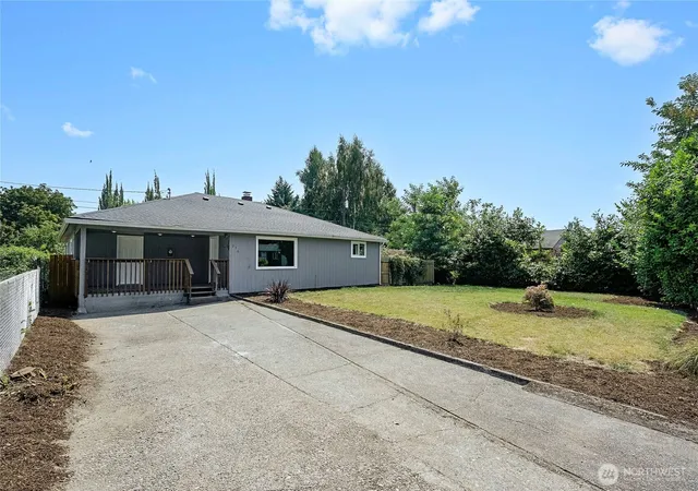 Photo 2 of Sale Pending at 256 Douglas St, Longview, WA 98632 | MLS# NWM2569830 | Listing updated on 2026-09-21