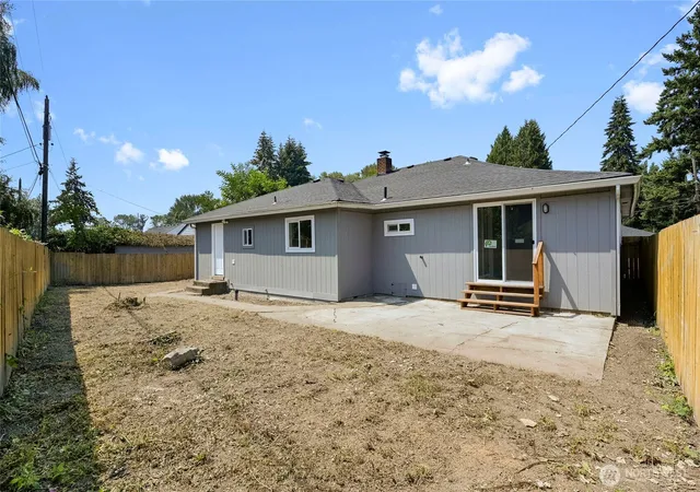 Photo 3 of Sale Pending at 256 Douglas St, Longview, WA 98632 | MLS# NWM2569830 | Listing updated on 2026-09-21