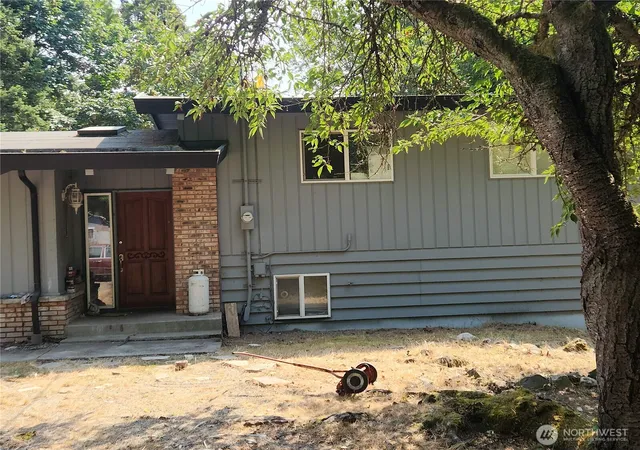 Photo 2 of Contingent at 11815 Se 282nd Street, Auburn, WA 98092 | MLS# NWM2569841 | Listing updated on 2026-09-23