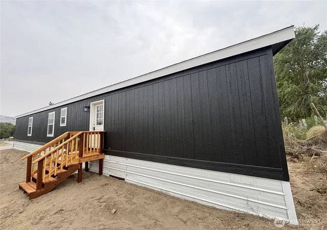 Photo 1 of Manufactured home for sale at 2400 Tacoma Ave #37, Bridgeport, WA 98813 | MLS# NWM2569894 | Listing updated on 2026-09-23