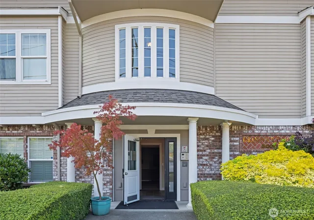Photo 1 of Sale Pending at 2030 Grand Ave #5, Everett, WA 98201 | MLS# NWM2569898 | Listing updated on 2026-09-27