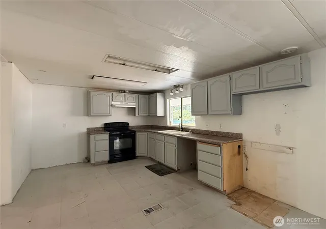 Photo 3 of Manufactured home for sale at 11316 Se 226th Street, Kent, WA 98031 | MLS# NWM2569933 | Listing updated on 2026-09-29