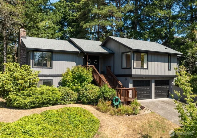 Photo 1 of Single family home for sale at 2461 Park Hl Dr, Longview, WA 98632 | MLS# NWM2569950 | Listing updated on 2026-09-23