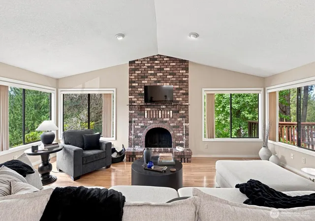 Photo 2 of Single family home for sale at 2461 Park Hl Dr, Longview, WA 98632 | MLS# NWM2569950 | Listing updated on 2026-09-23