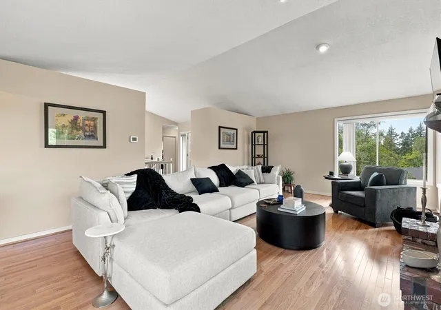Photo 3 of Single family home for sale at 2461 Park Hl Dr, Longview, WA 98632 | MLS# NWM2569950 | Listing updated on 2026-09-23