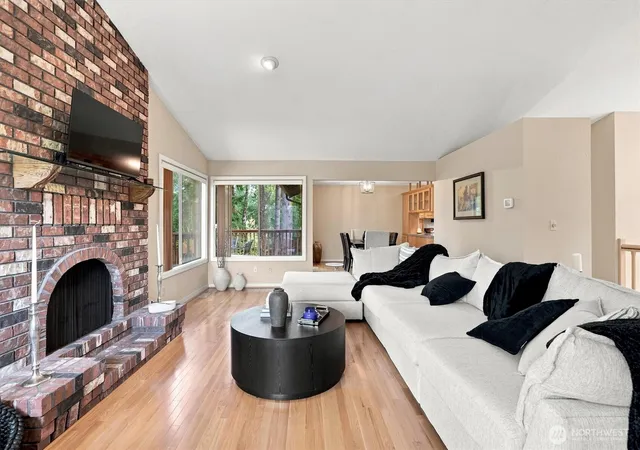 Photo 3 of Single family home for sale at 2461 Park Hl Dr, Longview, WA 98632 | MLS# NWM2569950 | Listing updated on 2026-09-23