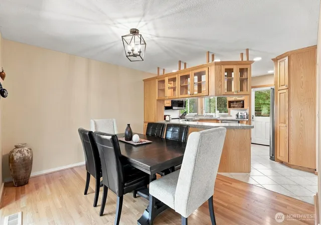 Photo 4 of Single family home for sale at 2461 Park Hl Dr, Longview, WA 98632 | MLS# NWM2569950 | Listing updated on 2026-09-23