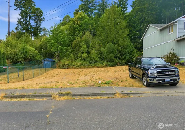 Photo 4 of Sale Pending at 1633 & 1637 Sound Ridge Dr, Bremerton, WA 98312 | MLS# NWM2569960 | Listing updated on 2026-09-21