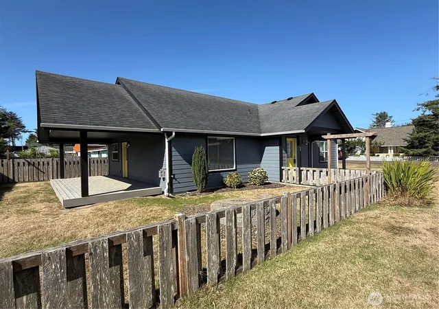 Photo 3 of Single family home for sale at 26209 North Pl, Ocean Park, WA 98640 | MLS# NWM2569965 | Listing updated on 2026-09-26