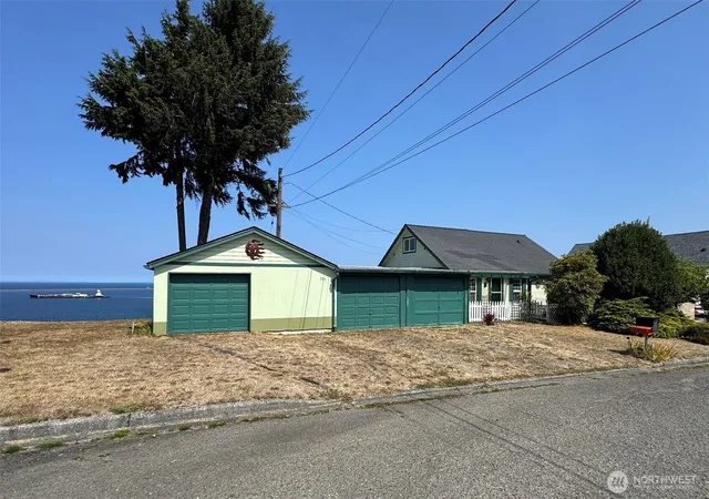 Photo 4 of Sale Pending at 739 W 4th Street, Port Angeles, WA 98363 | MLS# NWM2569966 | Listing updated on 2026-09-21
