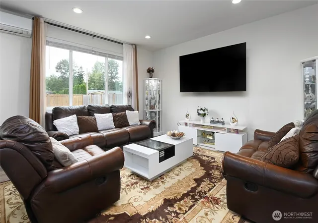 Photo 3 of Single family home for sale at 11512 3rd Place W #B, Everett, WA 98204 | MLS# NWM2569968 | Listing updated on 2026-09-23