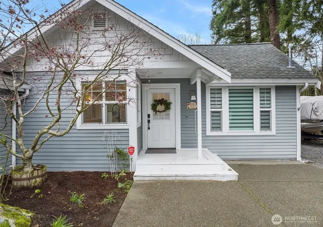 Photo 2 of Single family home for sale at 3118 S 337th Street, Federal Way, WA 98001 | MLS# NWM2569988 | Listing updated on 2026-09-23