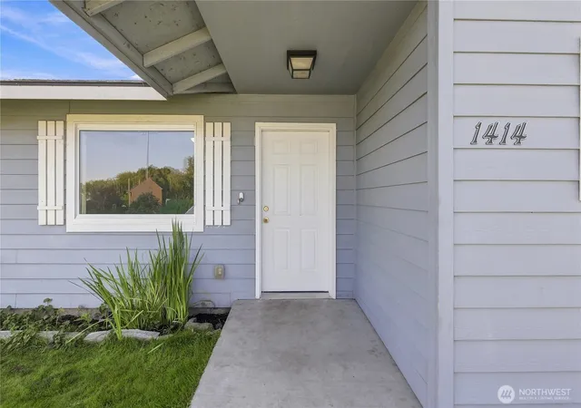 Photo 2 of Sale Pending at 1414 E Adelia Ct, Pasco, WA 99301 | MLS# NWM2569997 | Listing updated on 2026-09-24