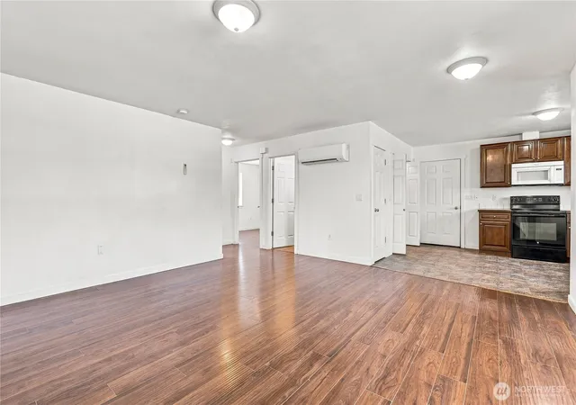 Photo 4 of Sale Pending at 1414 E Adelia Ct, Pasco, WA 99301 | MLS# NWM2569997 | Listing updated on 2026-09-24