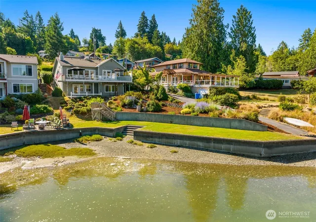 Photo 3 of Single family home for sale at 9941 Mariner Dr NW, Olympia, WA 98502 | MLS# NWM2570006 | Listing updated on 2026-09-23
