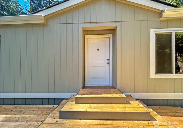 Photo 4 of Manufactured home for sale at 871 S Lucille St, Camano Island, WA 98282 | MLS# NWM2570026 | Listing updated on 2026-10-02