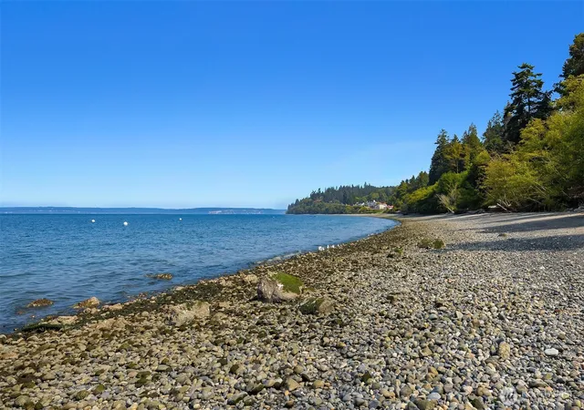 Photo 4 of Sale Pending at 4304 NE Twin Spits Rd, Hansville, WA 98340 | MLS# NWM2570033 | Listing updated on 2026-09-27