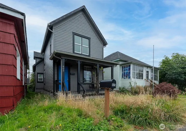 Photo 2 of Single family home for sale at 605 W 1st Street, Aberdeen, WA 98520 | MLS# NWM2570041 | Listing updated on 2026-09-28