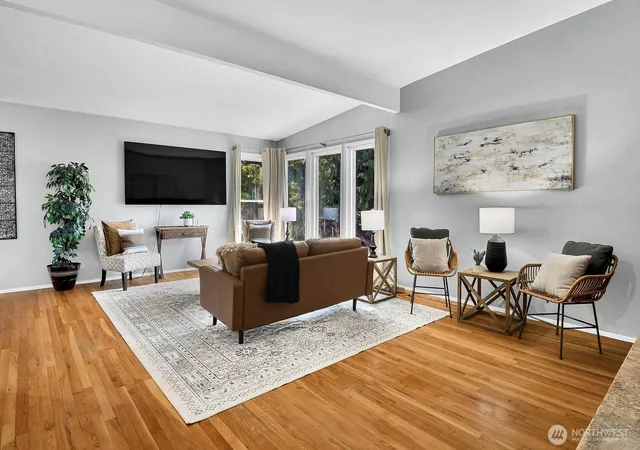 Photo 3 of Single family home for sale at 810 S 301st Pl, Federal Way, WA 98003 | MLS# NWM2570055 | Listing updated on 2026-09-30