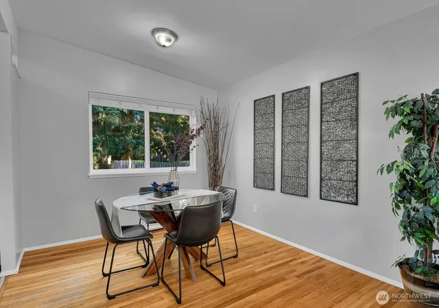 Photo 4 of Single family home for sale at 810 S 301St Pl, Federal Way, WA 98003 | MLS# NWM2570055 | Listing updated on 2026-09-30