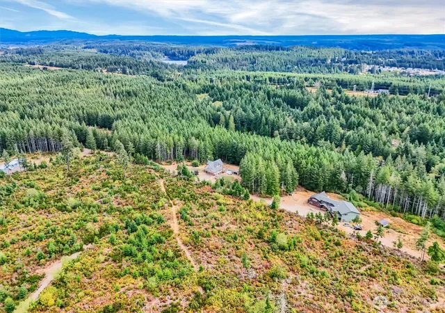 Photo 4 of Single family home for sale at 251 E Jobes Ct, Belfair, WA 98528 | MLS# NWM2570057 | Listing updated on 2026-09-23