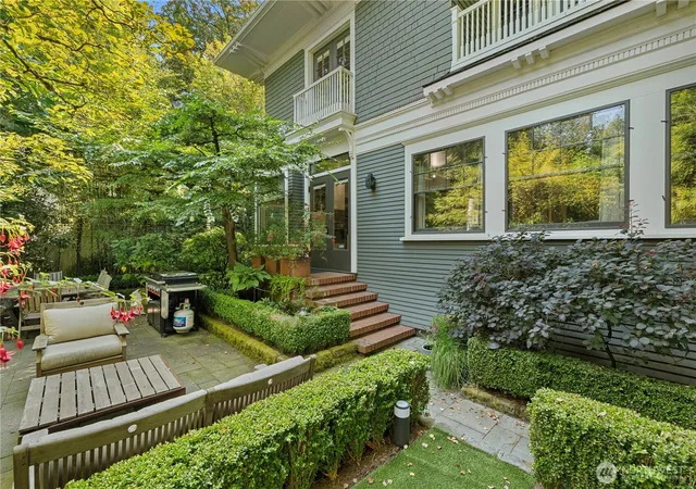 Photo 1 of Single family home for sale at 1108 Harvard Ave E, Seattle, WA 98102 | MLS# NWM2570080 | Listing updated on 2026-09-23