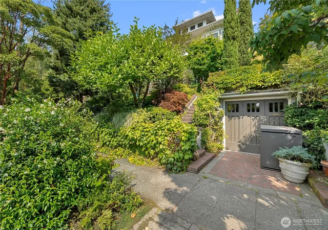 Photo 2 of Single family home for sale at 1108 Harvard Ave E, Seattle, WA 98102 | MLS# NWM2570080 | Listing updated on 2026-09-23