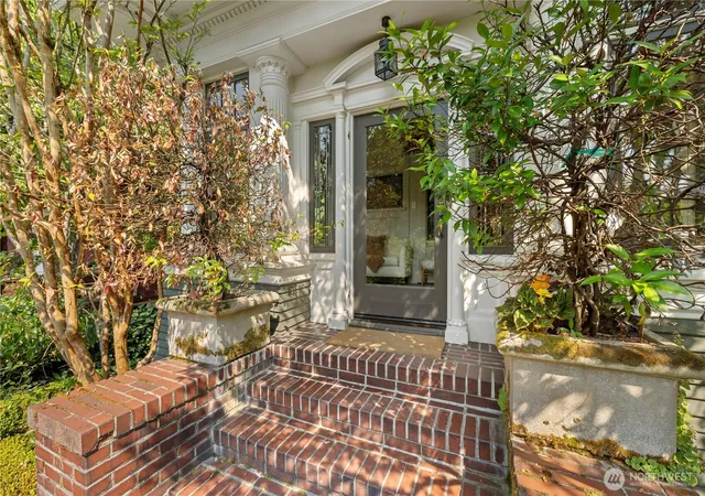 Photo 3 of Single family home for sale at 1108 Harvard Ave E, Seattle, WA 98102 | MLS# NWM2570080 | Listing updated on 2026-09-23