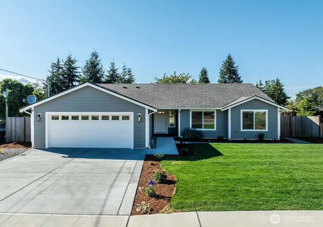 Photo 1 of Sale Pending at 2586 Lincoln Ave Se, Port Orchard, WA 98366 | MLS# NWM2570084 | Listing updated on 2026-09-25