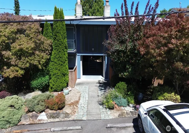 Photo 4 of Multi family home for sale at 324 6th Avenue S, Kirkland, WA 98033 | MLS# NWM2570088 | Listing updated on 2026-09-23