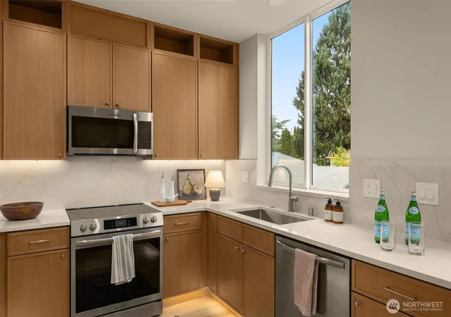 Photo 3 of Townhouse for sale at 10331 Ashworth Ave N, Seattle, WA 98133 | MLS# NWM2570092 | Listing updated on 2026-09-25