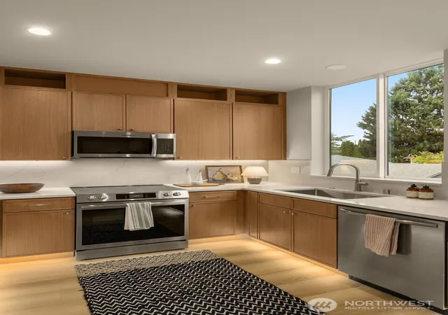 Photo 3 of Townhouse for sale at 10331 Ashworth Ave N, Seattle, WA 98133 | MLS# NWM2570092 | Listing updated on 2026-09-25
