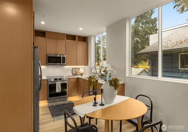 Photo 4 of Townhouse for sale at 10331 Ashworth Ave N, Seattle, WA 98133 | MLS# NWM2570092 | Listing updated on 2026-09-25