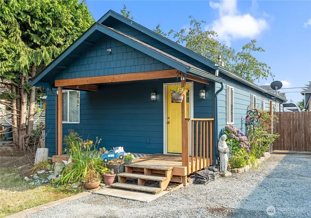 Photo 4 of Single family home for sale at 675 D St, Blaine, WA 98230 | MLS# NWM2570111 | Listing updated on 2026-09-20