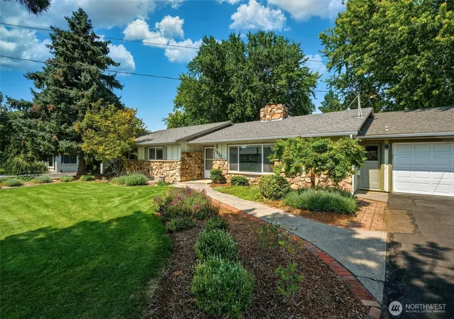 Photo 3 of Single family home for sale at 1837 Pike Pl, Walla Walla, WA 99362 | MLS# NWM2570117 | Listing updated on 2026-09-23