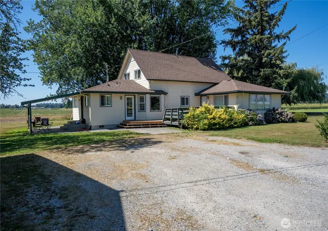 Photo 3 of Single family home for sale at 4927 Jones Rd, Sumas, WA 98295 | MLS# NWM2570123 | Listing updated on 2026-09-23