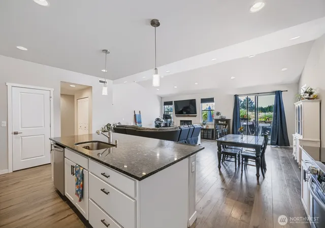 Photo 3 of Single family home for sale at 4108 NE Edwards Dr, Moses Lake, WA 98837 | MLS# NWM2570143 | Listing updated on 2026-09-23