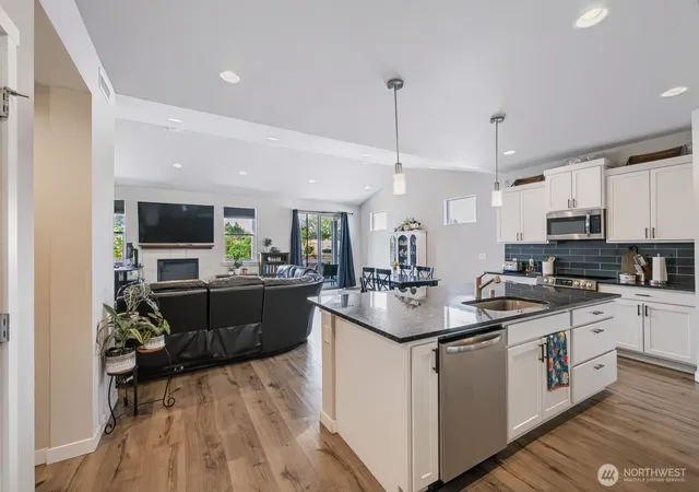 Photo 4 of Single family home for sale at 4108 NE Edwards Dr, Moses Lake, WA 98837 | MLS# NWM2570143 | Listing updated on 2026-09-23