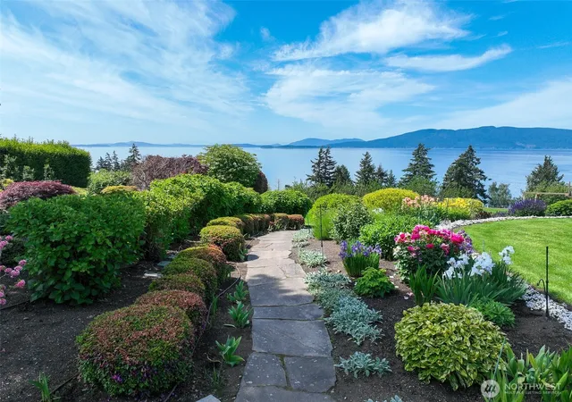 Photo 4 of Sale Pending at 306 Briar Rd, Bellingham, WA 98225 | MLS# NWM2570167 | Listing updated on 2026-09-23