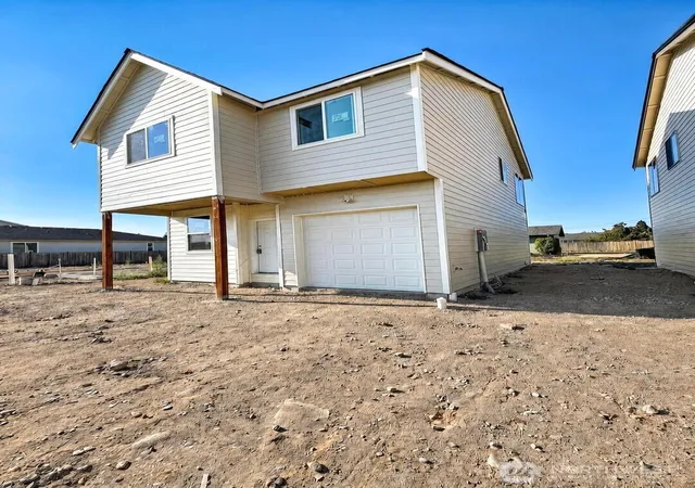 Photo 2 of Single family home for sale at 786 Mccauley Ave, Buckley, WA 98321 | MLS# NWM2570179 | Listing updated on 2026-09-23