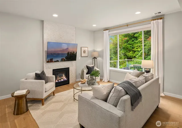 Photo 4 of Single family home for sale at 2119 Nw Lynx Loop, Issaquah, WA 98027 | MLS# NWM2570183 | Listing updated on 2026-09-18
