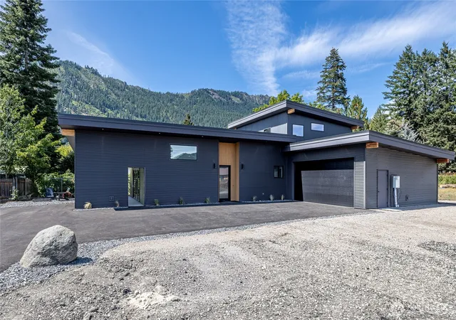 Photo 1 of Single family home for sale at 209 Orchard St, Leavenworth, WA 98826 | MLS# NWM2570185 | Listing updated on 2026-09-23