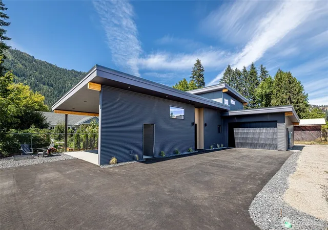 Photo 2 of Single family home for sale at 209 Orchard St, Leavenworth, WA 98826 | MLS# NWM2570185 | Listing updated on 2026-09-23