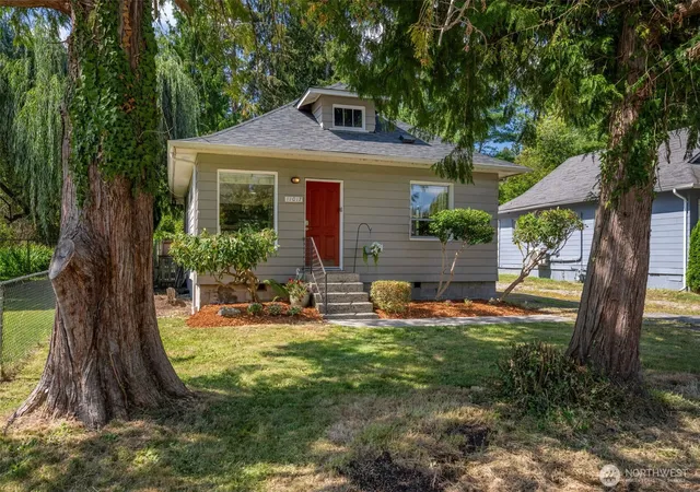 Photo 1 of Single family home for sale at 11017 31st Ave Ne, Seattle, WA 98125 | MLS# NWM2570186 | Listing updated on 2026-09-19