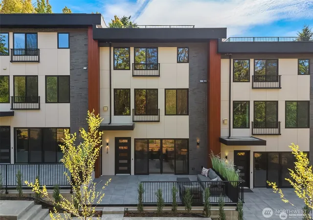 Photo 2 of Townhouse for sale at 278 118th Avenue Se, Bellevue, WA 98005 | MLS# NWM2570194 | Listing updated on 2026-10-02