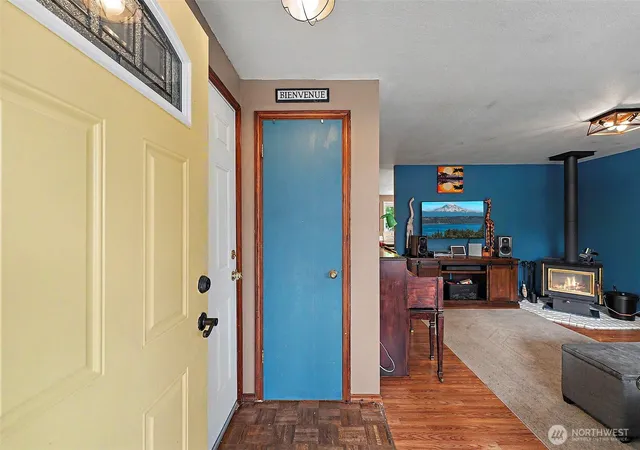 Photo 3 of Single family home for sale at 5047 Marian Dr Ne, Olympia, WA 98516 | MLS# NWM2570196 | Listing updated on 2026-09-23