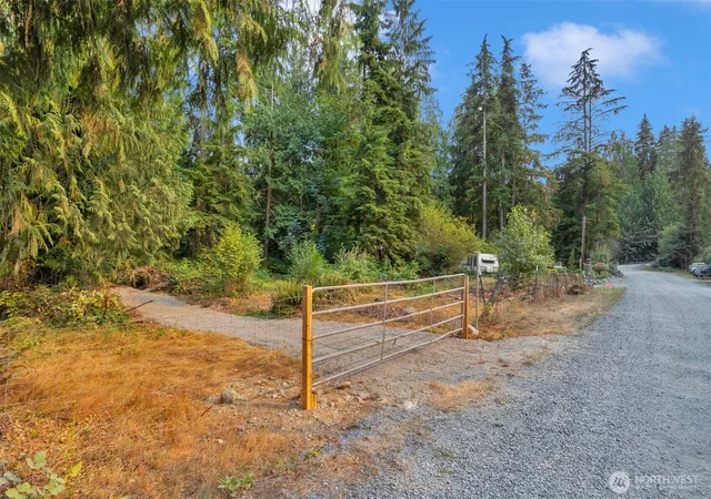 Photo 3 of Sale Pending at 127 Xx Crystal Springs Rd, Granite Falls, WA 98252 | MLS# NWM2570205 | Listing updated on 2026-08-20