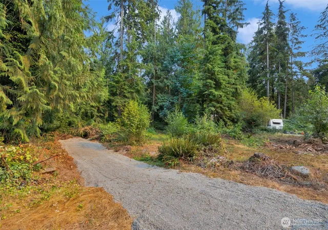 Photo 4 of Sale Pending at 127 Xx Crystal Springs Rd, Granite Falls, WA 98252 | MLS# NWM2570205 | Listing updated on 2026-08-20
